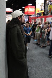 Silent Bob checking out the dealers' room, sans Jay.